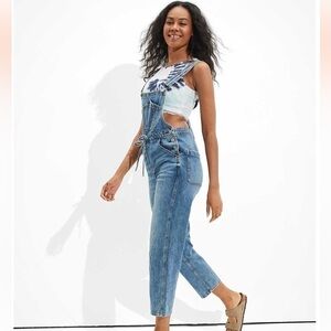 AMERICAN EAGLE 90’s BAGGY DENIM JEAN OVERALLS SIZE MEDIUM NWT